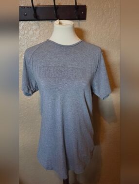 Gymshark Grey Logo Tee Shirt Top Size Medium
